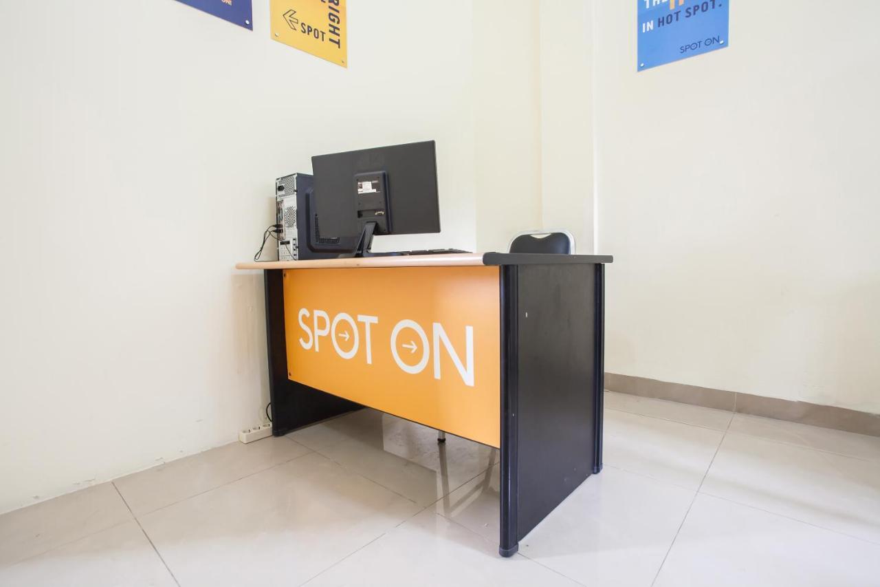 Spot On 2373 Executive Inn 2 Medan Bagian luar foto