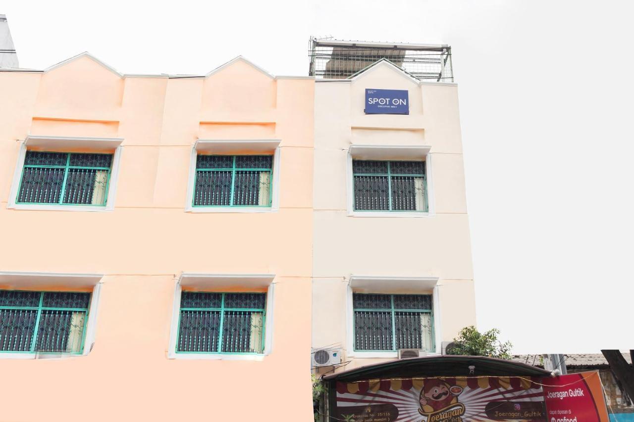 Spot On 2373 Executive Inn 2 Medan Bagian luar foto